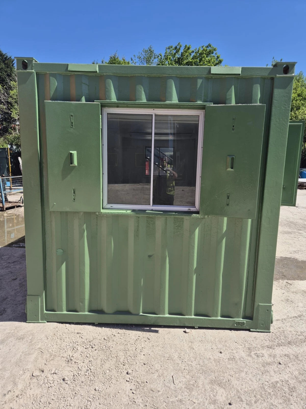 20 x 8 AV Open plan office green