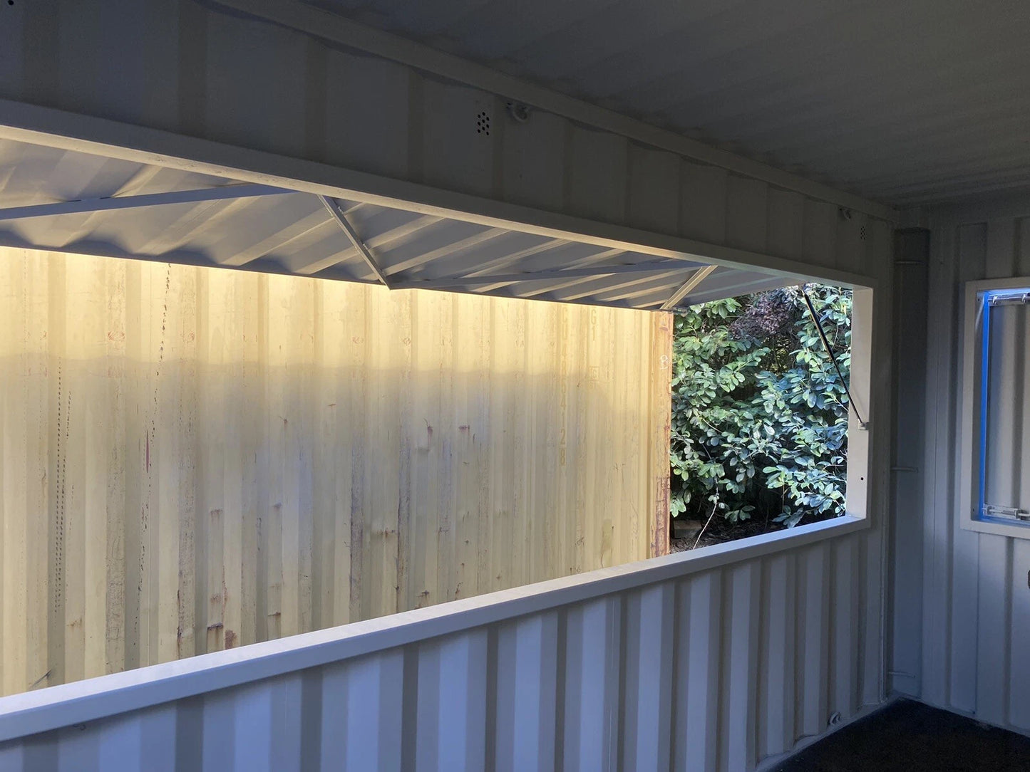 15ft Shipping ContainerBar/Kiosk/Stall/Pod
